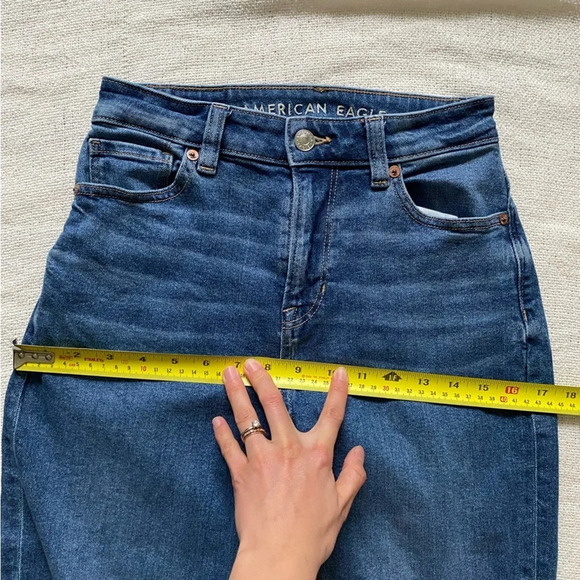AMERICAN Eagle High Rise Mom Jean  Medium wash Size 00 Short - Picture 12 of 13
